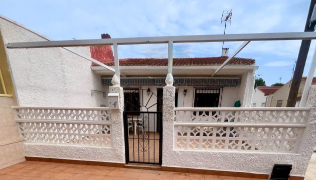 Resale - Semi Detached Villa - Torrevieja