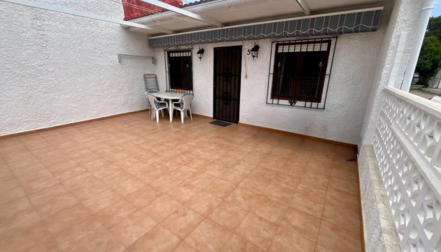 Resale - Semi Detached Villa - Torrevieja