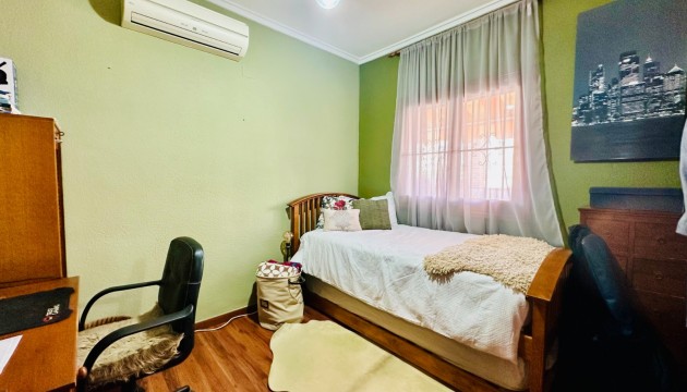 Resale - Bungalow - Torrevieja - Nueva Torrevieja - Aguas Nuevas