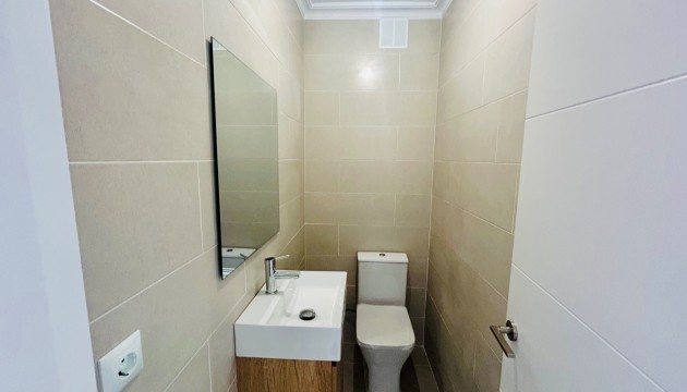 Resale - Apartment - Daya Nueva