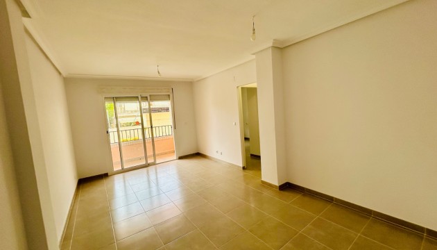 Resale - Apartment - Daya Nueva