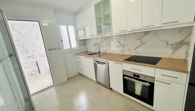 Resale - Apartment - Daya Nueva