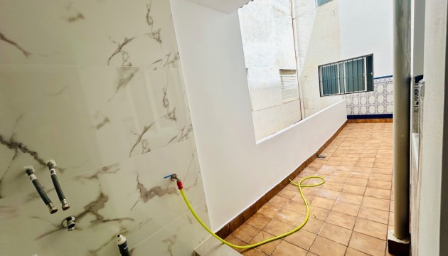 Resale - Apartment - Daya Nueva