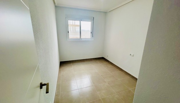 Resale - Apartment - Daya Nueva