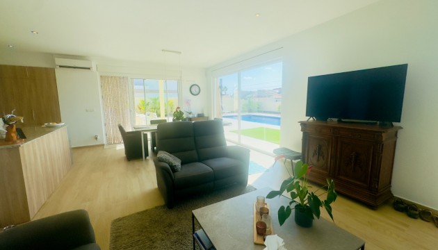 Resale - Detached Villa - Torrevieja - La Siesta - El Salado -  Torreta