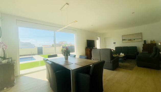 Resale - Detached Villa - Torrevieja - La Siesta - El Salado -  Torreta