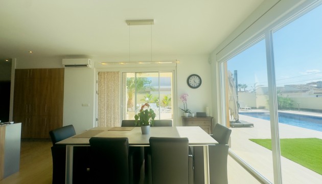 Resale - Detached Villa - Torrevieja - La Siesta - El Salado -  Torreta