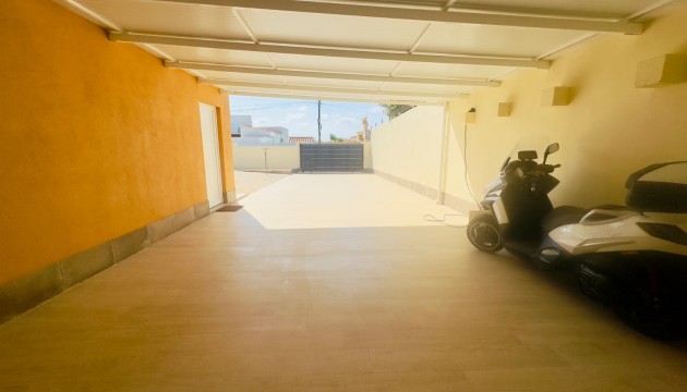 Resale - Detached Villa - Torrevieja - La Siesta - El Salado -  Torreta