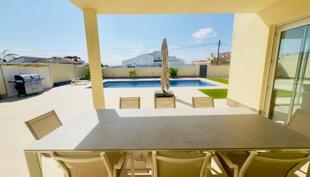 Resale - Detached Villa - Torrevieja - La Siesta - El Salado -  Torreta