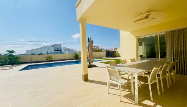 Resale - Detached Villa - Torrevieja - La Siesta - El Salado -  Torreta