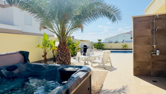 Resale - Detached Villa - Torrevieja - La Siesta - El Salado -  Torreta