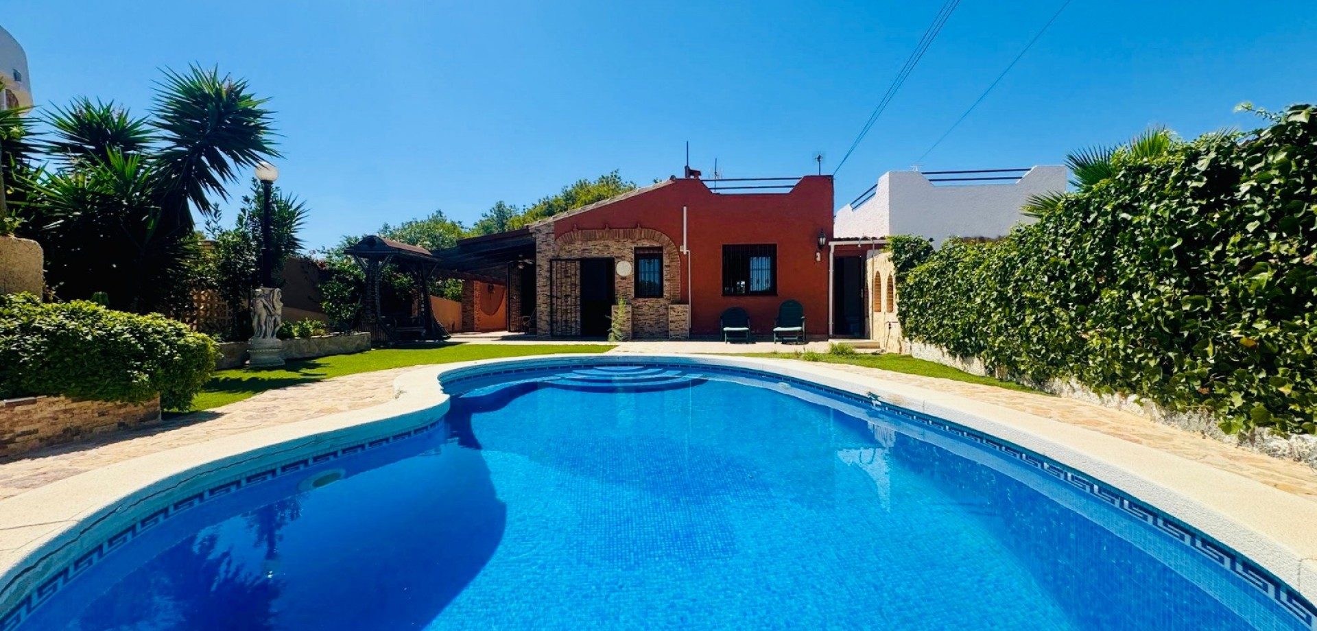 House in Villamartin - view 1