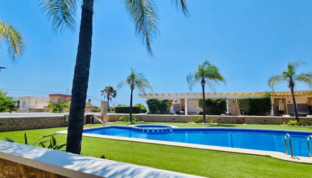 Resale - Bungalow - Pilar de la Horadada - Mil Palmeras