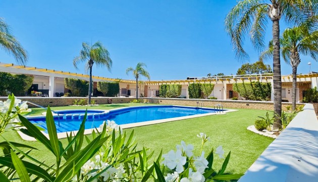 Resale - Bungalow - Pilar de la Horadada - Mil Palmeras