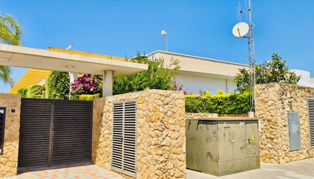 Resale - Bungalow - Pilar de la Horadada - Mil Palmeras