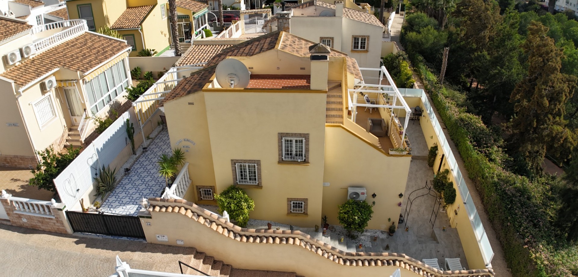 House in La Zenia - view 1