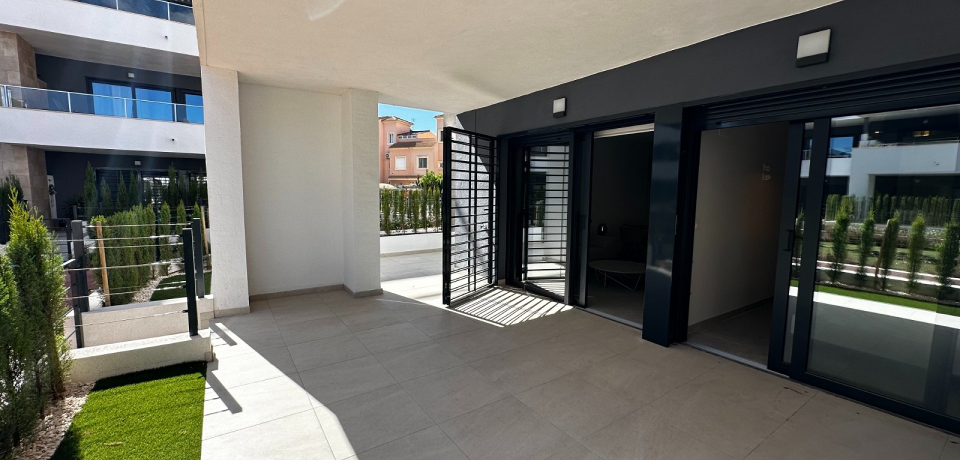 Apartment in Playa Flamenca - Image 2