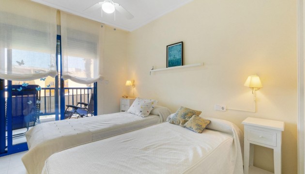 Resale - Apartment - Orihuela Costa - Campoamor