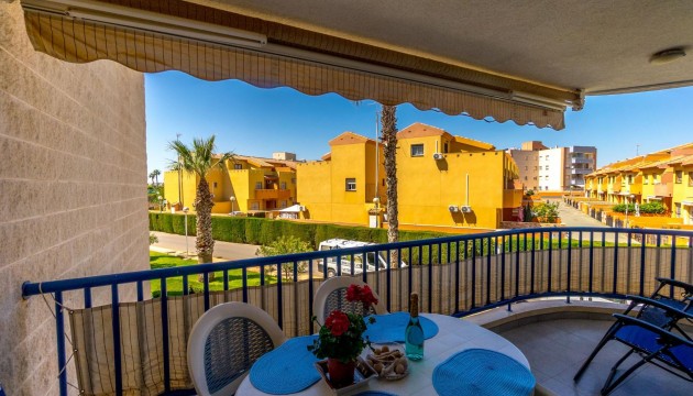 Resale - Apartment - Orihuela Costa - Campoamor