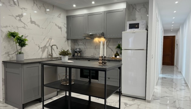 Resale - Apartment - Torrevieja - Torrevieja C