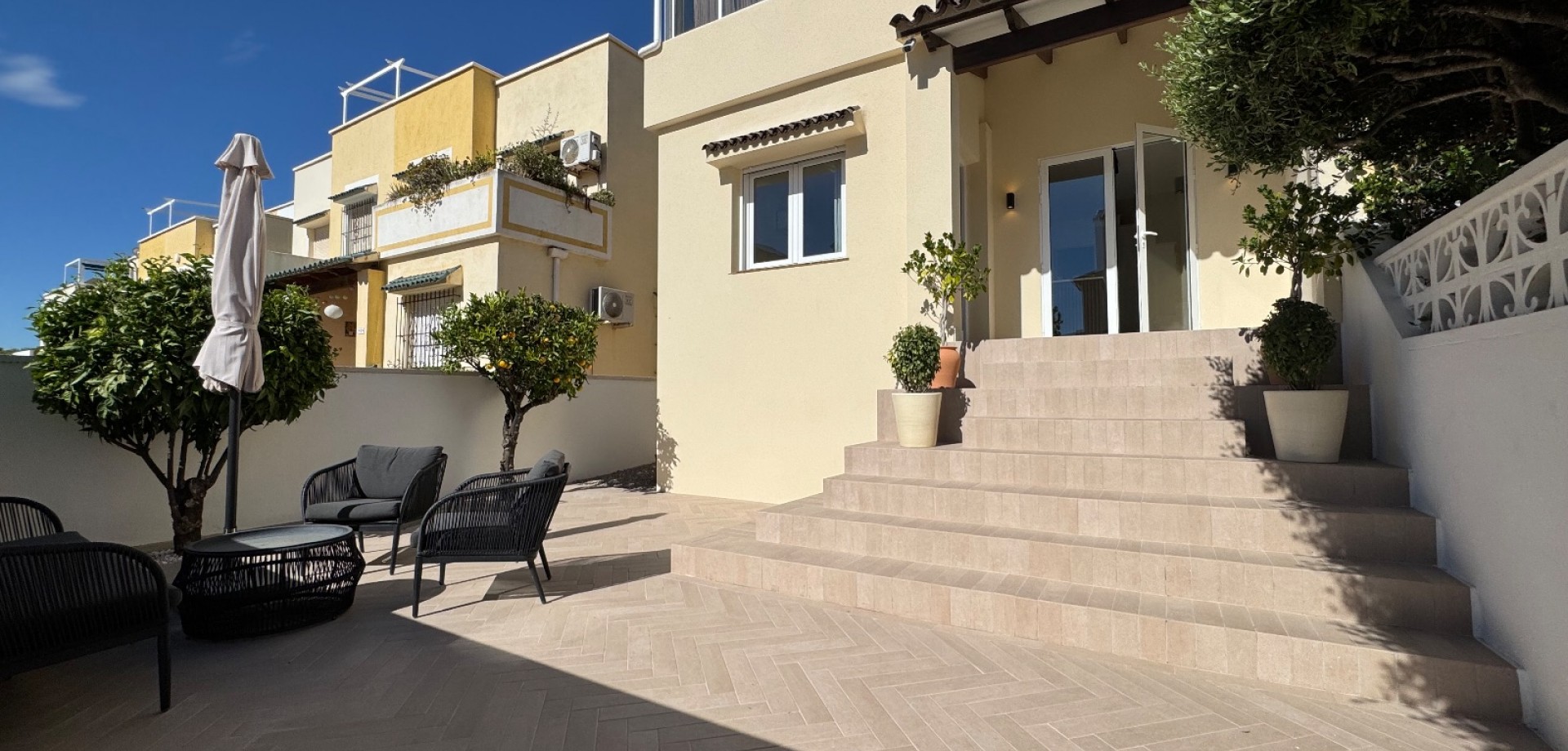 House in La Zenia - view 1