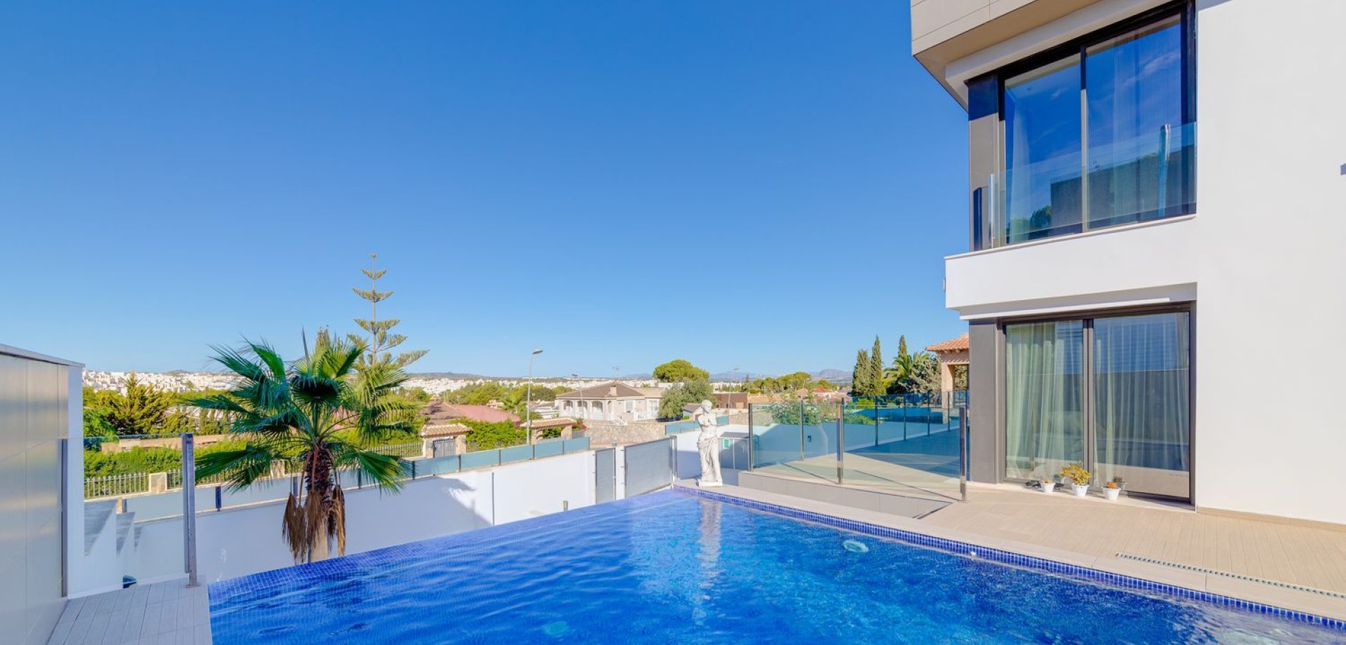 House in Torrevieja - Image 2
