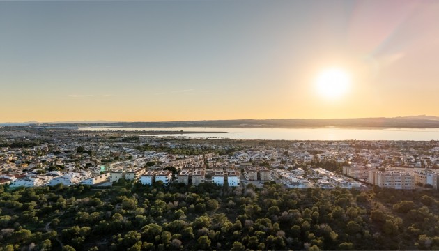 Resale - Apartment - Torrevieja - La Siesta - El Salado -  Torreta