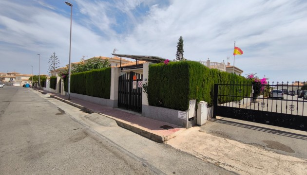 Resale - Detached Villa - Orihuela Costa - Playa Flamenca