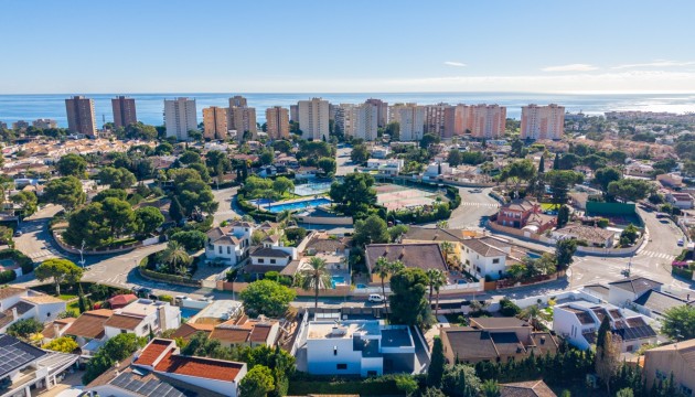 Wiederverkauf - Detached Villa - Orihuela Costa - Campoamor