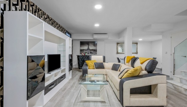 Herverkoop - Detached Villa - Orihuela Costa