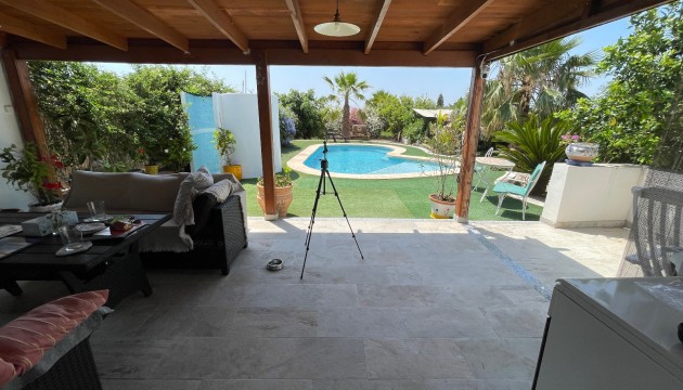 Перепродажа - отдельная вилла - Daya Nueva