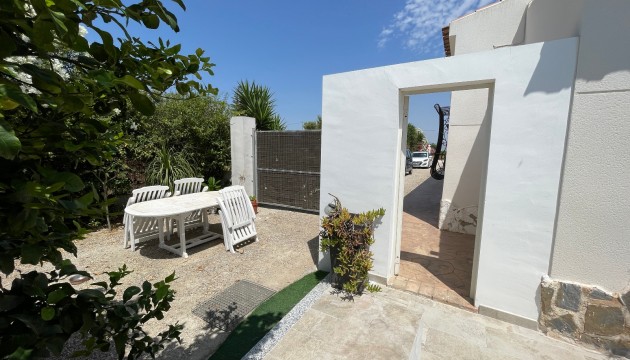 Перепродажа - отдельная вилла - Daya Nueva