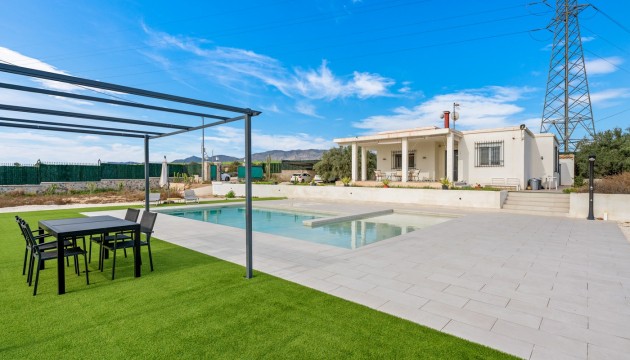 Перепродажа - отдельная вилла - Elche