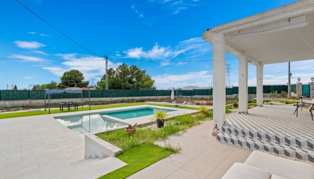 Перепродажа - отдельная вилла - Elche