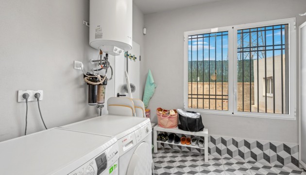 Перепродажа - отдельная вилла - Elche