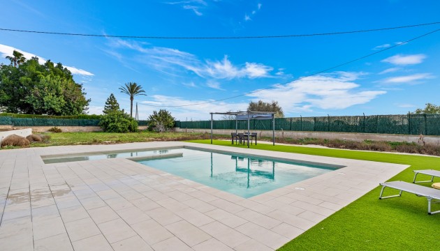 Перепродажа - отдельная вилла - Elche