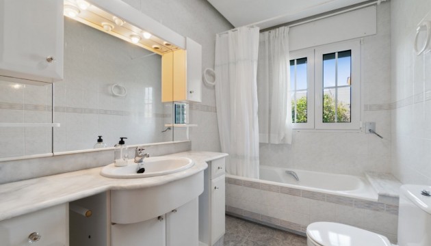 Resale - Detached Villa - Torrevieja - La Veleta