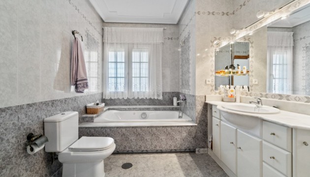 Resale - Detached Villa - Torrevieja - La Veleta