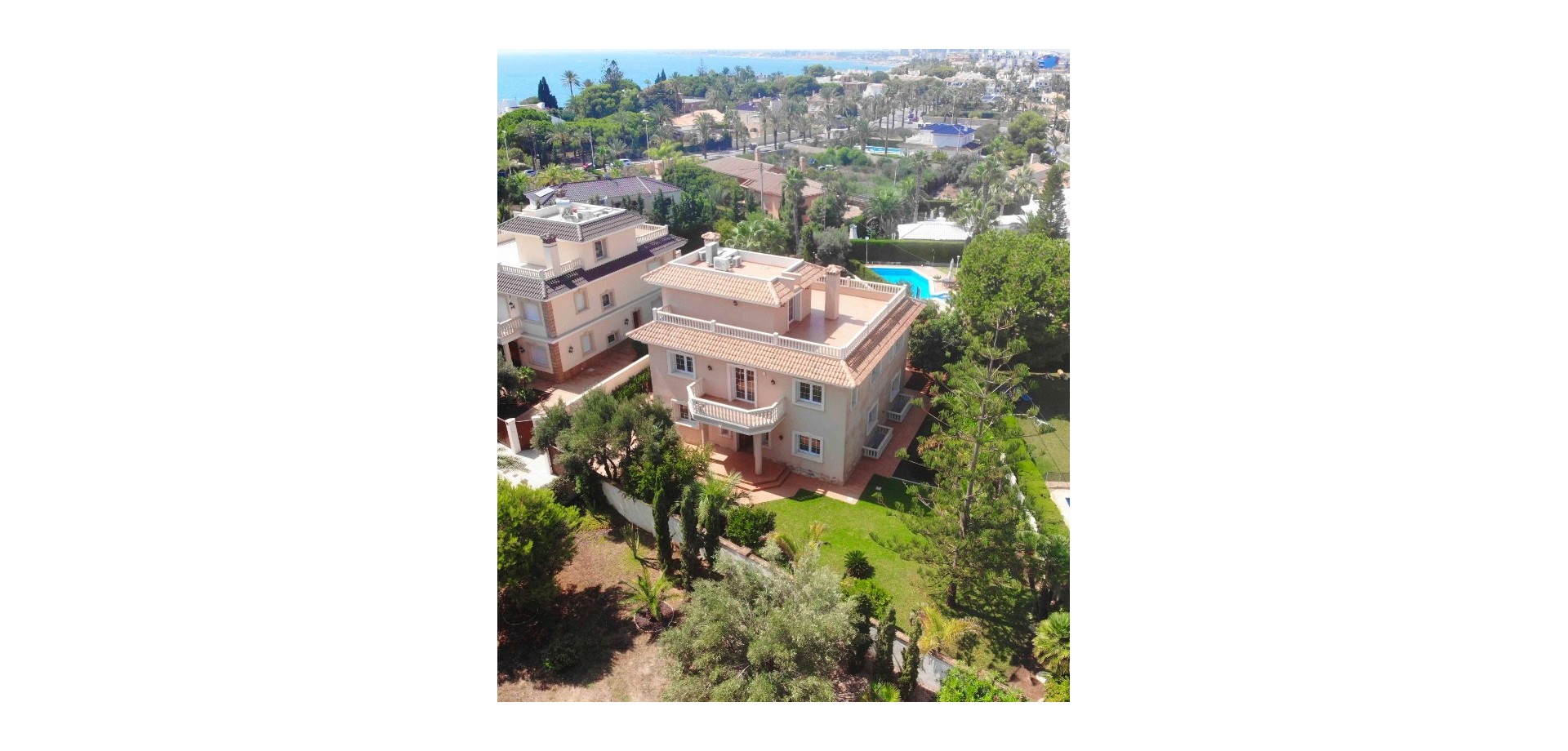 House in La Zenia - view 1