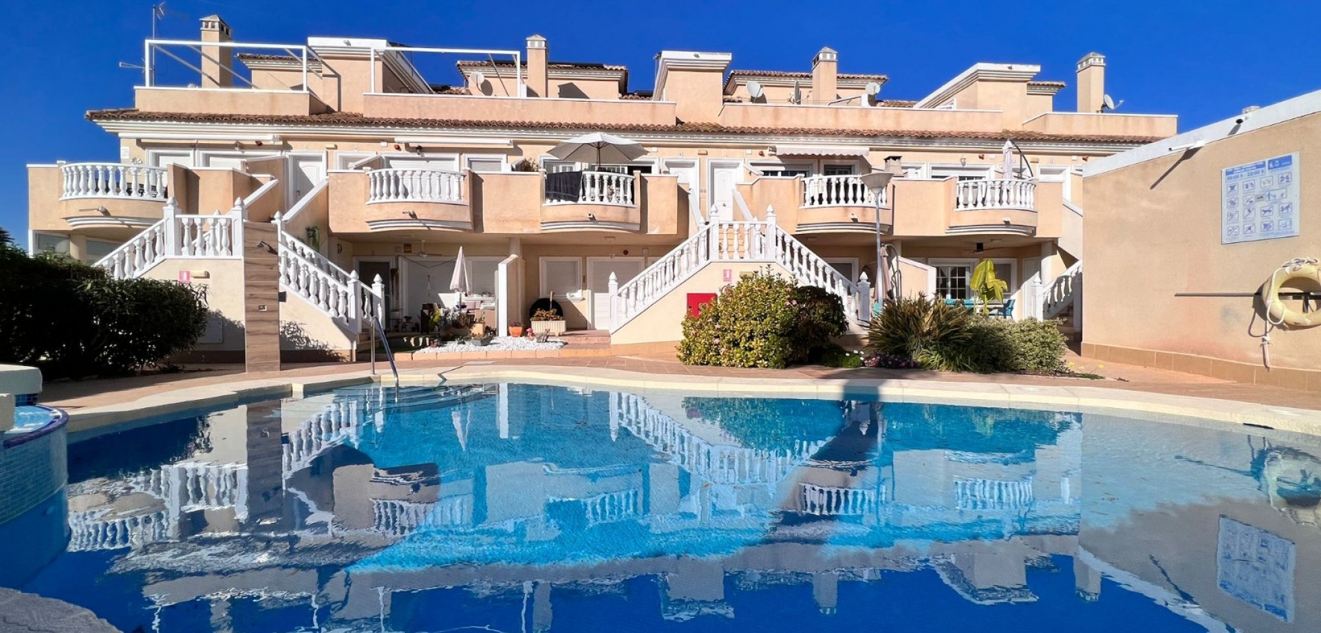 Apartment in Urbanizacion El Raso - view 1