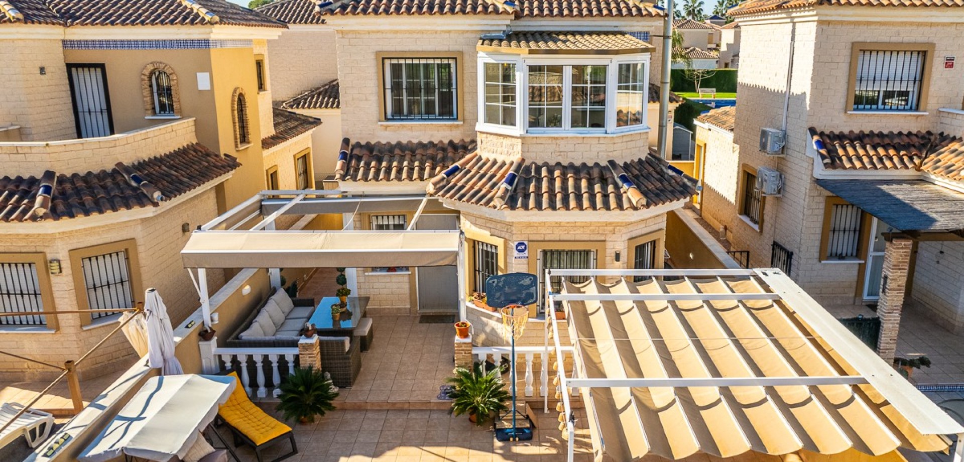 House in Urbanizacion El Raso - view 1