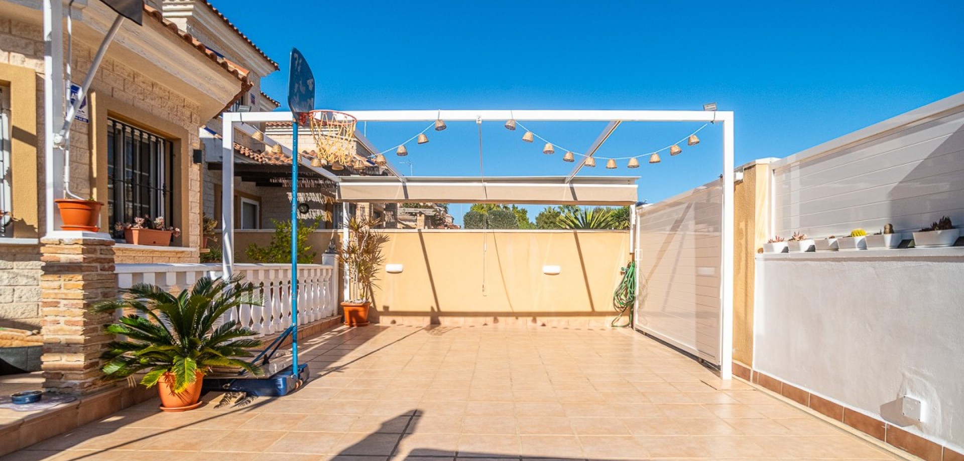 House in Urbanizacion El Raso - Image 4