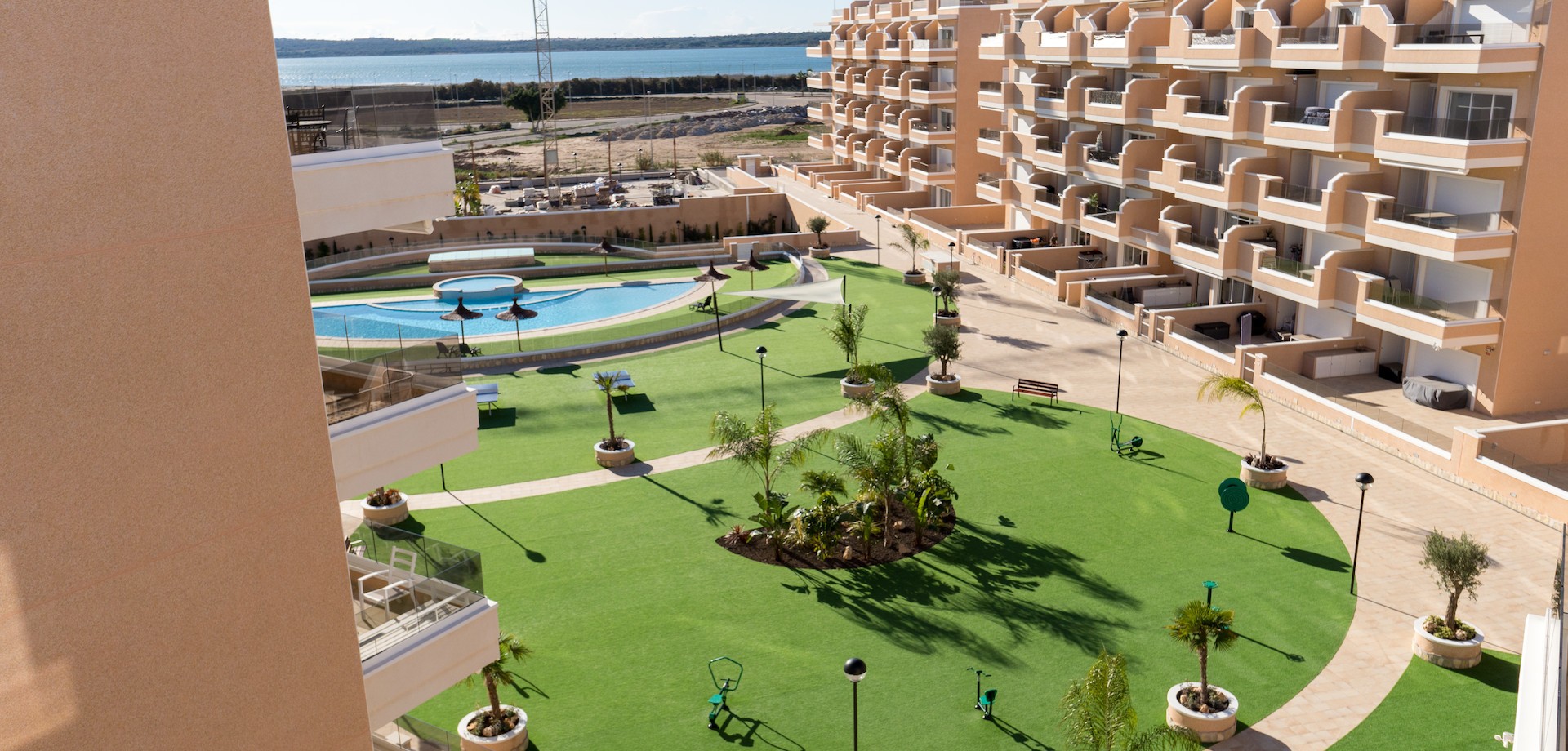 Apartment in Urbanizacion El Raso - Image 2