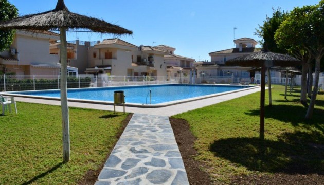 Resale - House - Orihuela Costa - La Zenia
