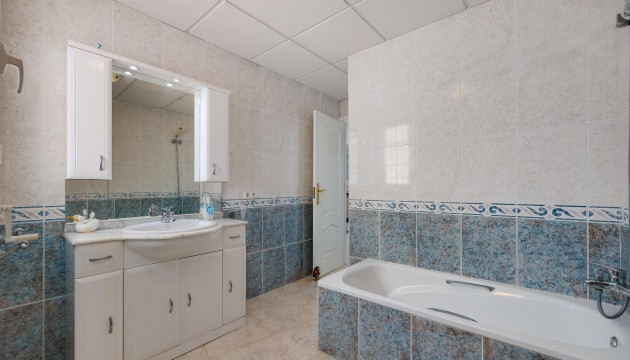 Resale - Apartment - Torrevieja - El Acequión - Los Náufragos