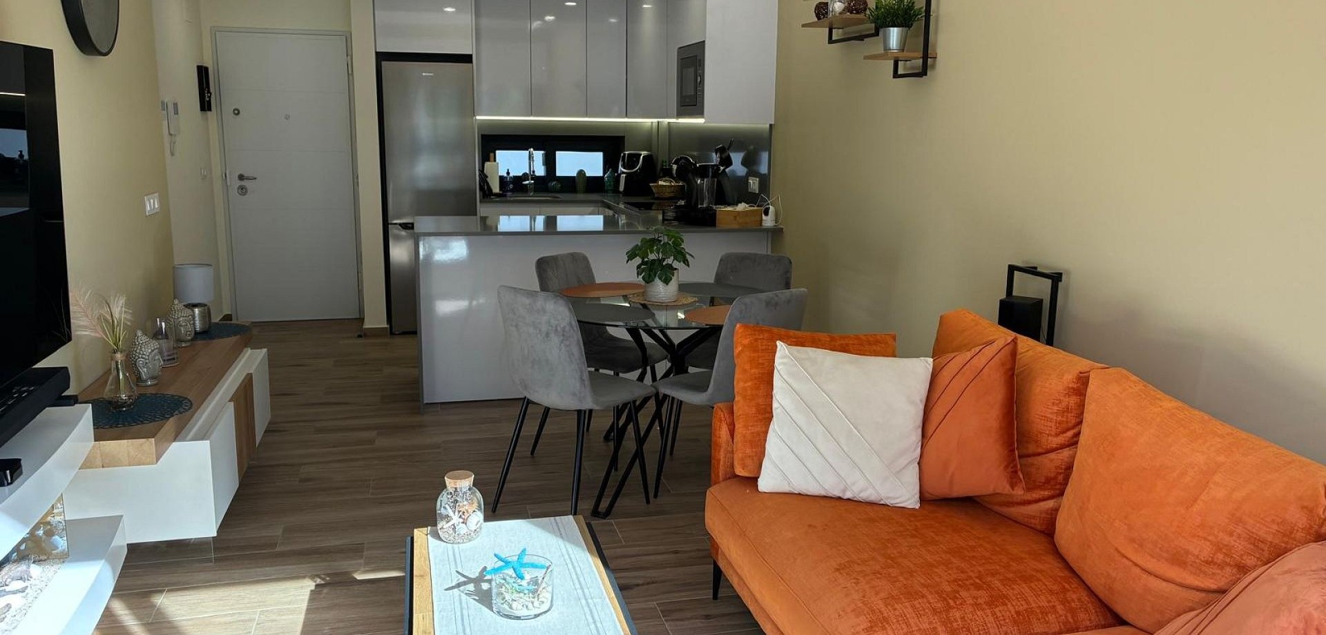 Apartment in Villamartin - Image 3