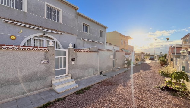 Resale - Townhouse - Torrevieja - La Siesta - El Salado -  Torreta