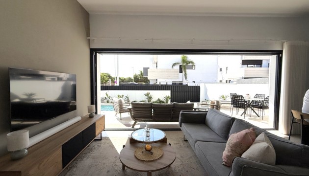 Resale - Bungalow - Pilar de la Horadada - Costa Blanca Sur