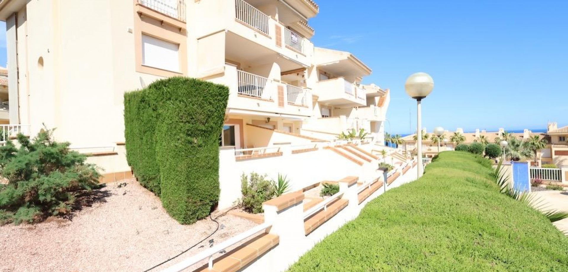 Apartment in Dehesa de Campoamor - Image 2