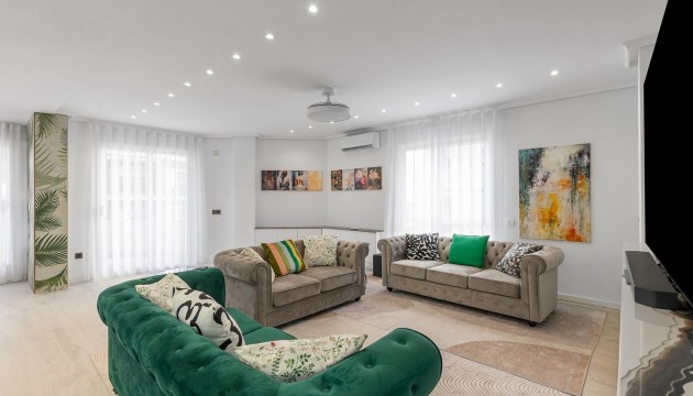 Reventa - Apartamento - Los Montesinos